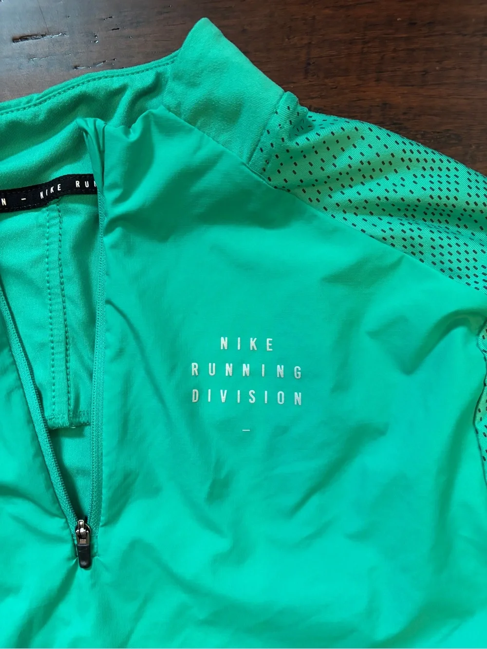 Nike Men’s Mint Green Quarter-Zip running division lightweight layer jacket